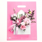 Розовый пакет с цветочным принтом и вырубной ручкой (40х31 см) - Сима-Ленд - купить с доставкой в Казани