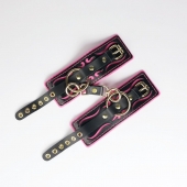 Черные кожаные наручники с розовой строчкой - Crazy Handmade - купить с доставкой в Казани