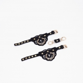 Черные кожаные наручники с клепками, кольцами и золотистой фурнитурой - Crazy Handmade - купить с доставкой в Казани