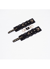 Черные кожаные наручники с узорами и золотистой фурнитурой - Crazy Handmade - купить с доставкой в Казани