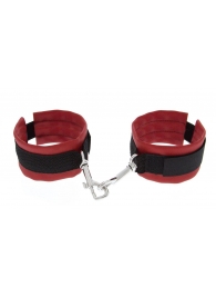 Красно-чёрные полиуретановые наручники Luxurious Handcuffs - Blush Novelties - купить с доставкой в Казани