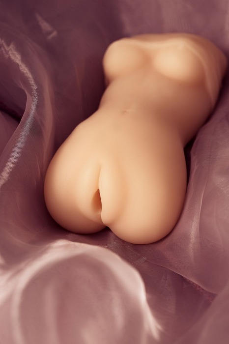 Телесный мастурбатор в виде женской фигурки - Toyfa Basic - в Казани купить с доставкой