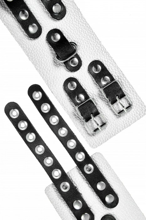 Бело-черные наручники с двумя ремешками и люверсами - Pecado - купить с доставкой в Казани