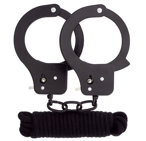 Чёрные наручники из листового металла в комплекте с веревкой BONDX METAL CUFFS LOVE ROPE SET - Dream Toys - купить с доставкой в Казани